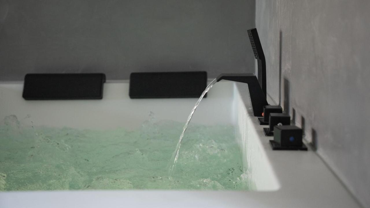 Ennea - Jacuzzi & Luxury Suites (Adults Only) Perpinhã Exterior foto